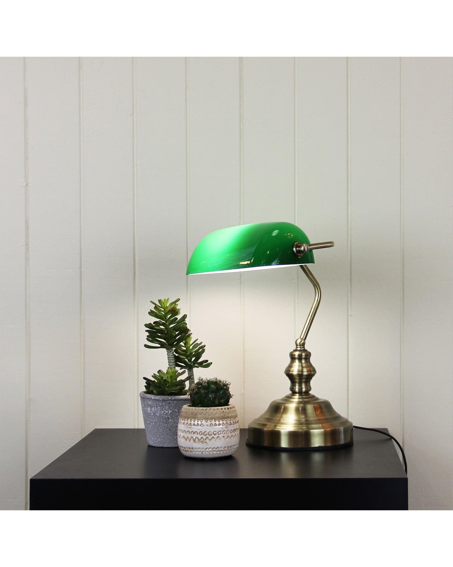 Oriel Lighting Lamp BANKERS SWITCHED Antique Brass with Green Glass Shade
