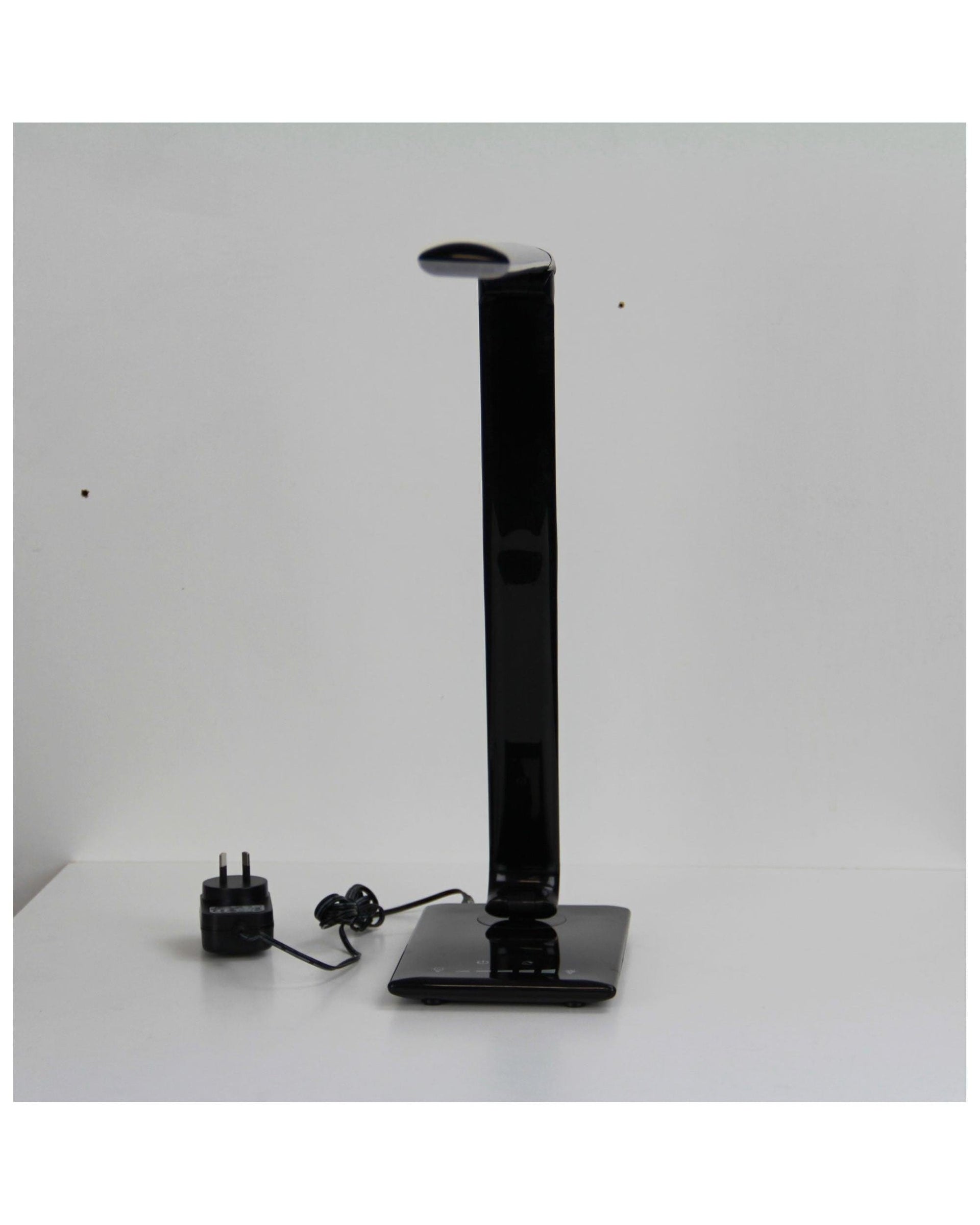 Oriel Lighting Lamp LUKE Touch Dimming LED Lamp with USB Port