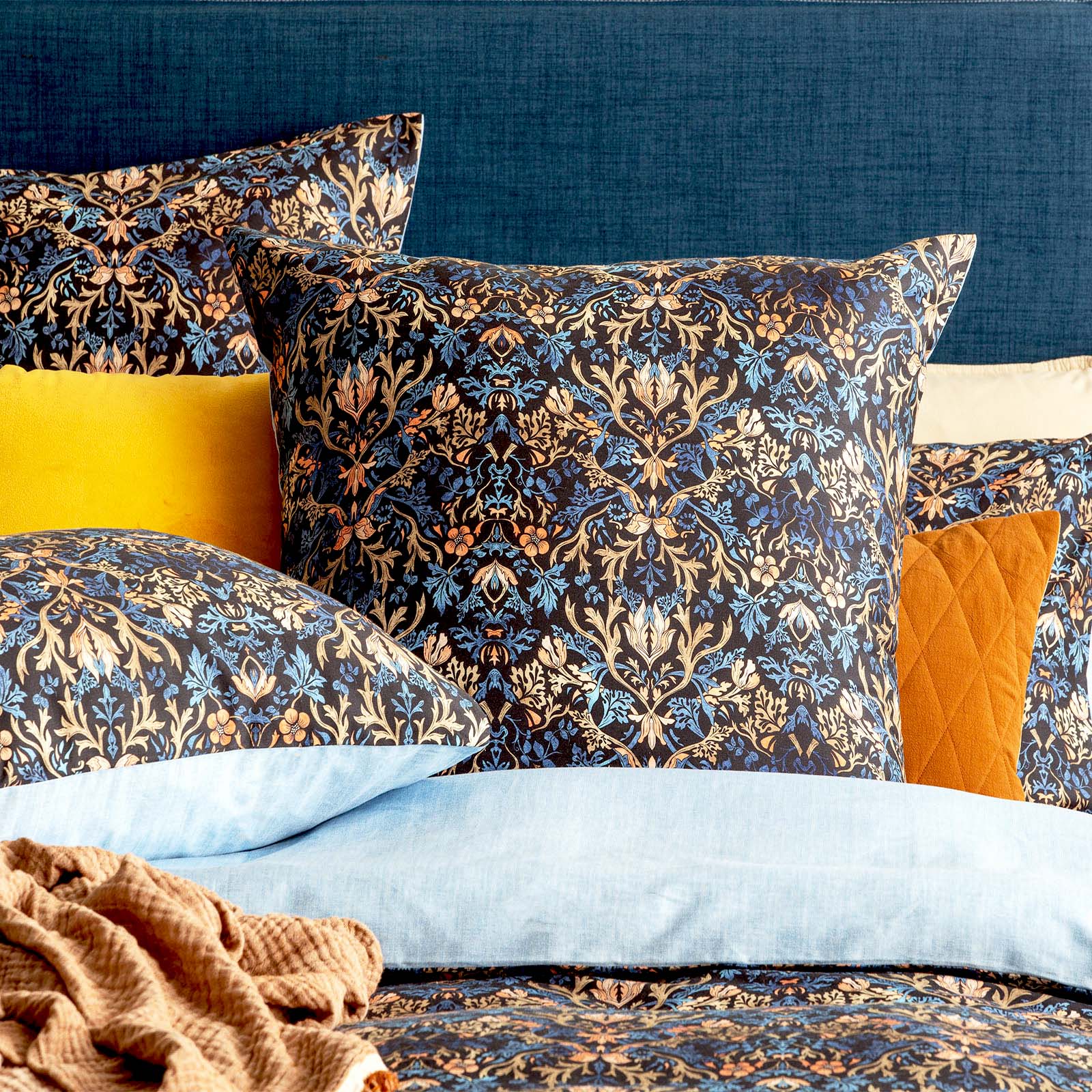 Renee Taylor Quilt Cover 300 TC Cotton Reversible Quilt cover Set - Blackthorn