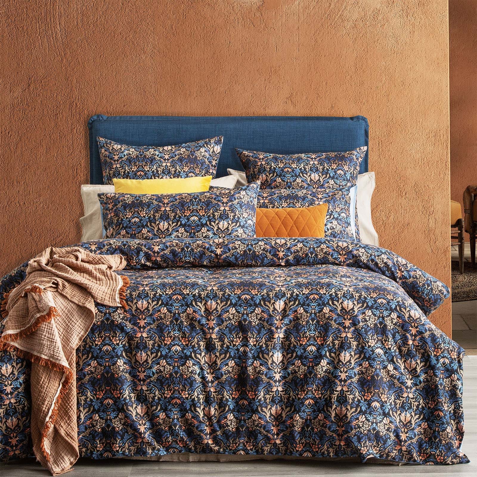 Renee Taylor Quilt Cover 300 TC Cotton Reversible Quilt cover Set - Blackthorn