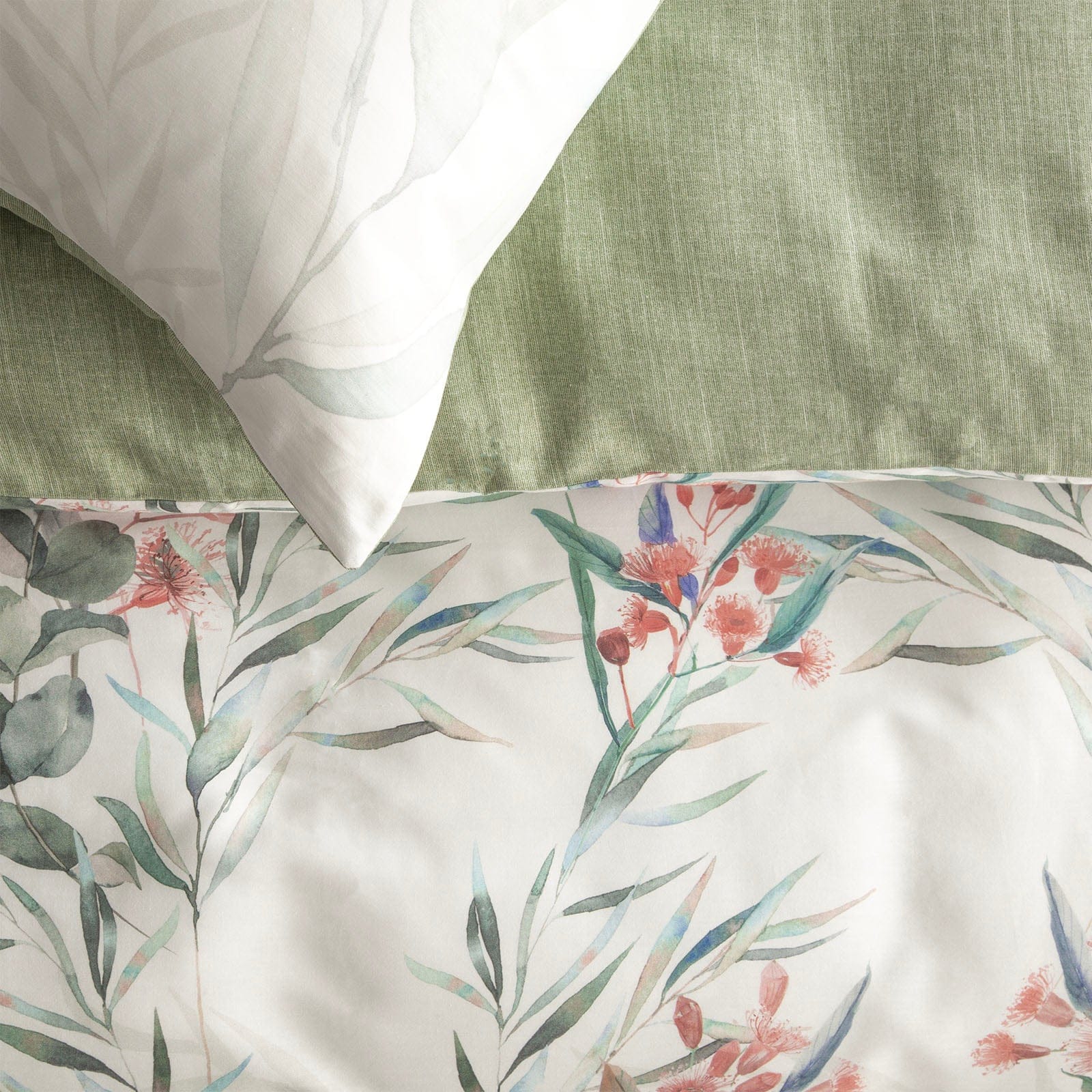 Renee Taylor Quilt Cover 300 TC Cotton Reversible Quilt cover Set - Gum Blossom