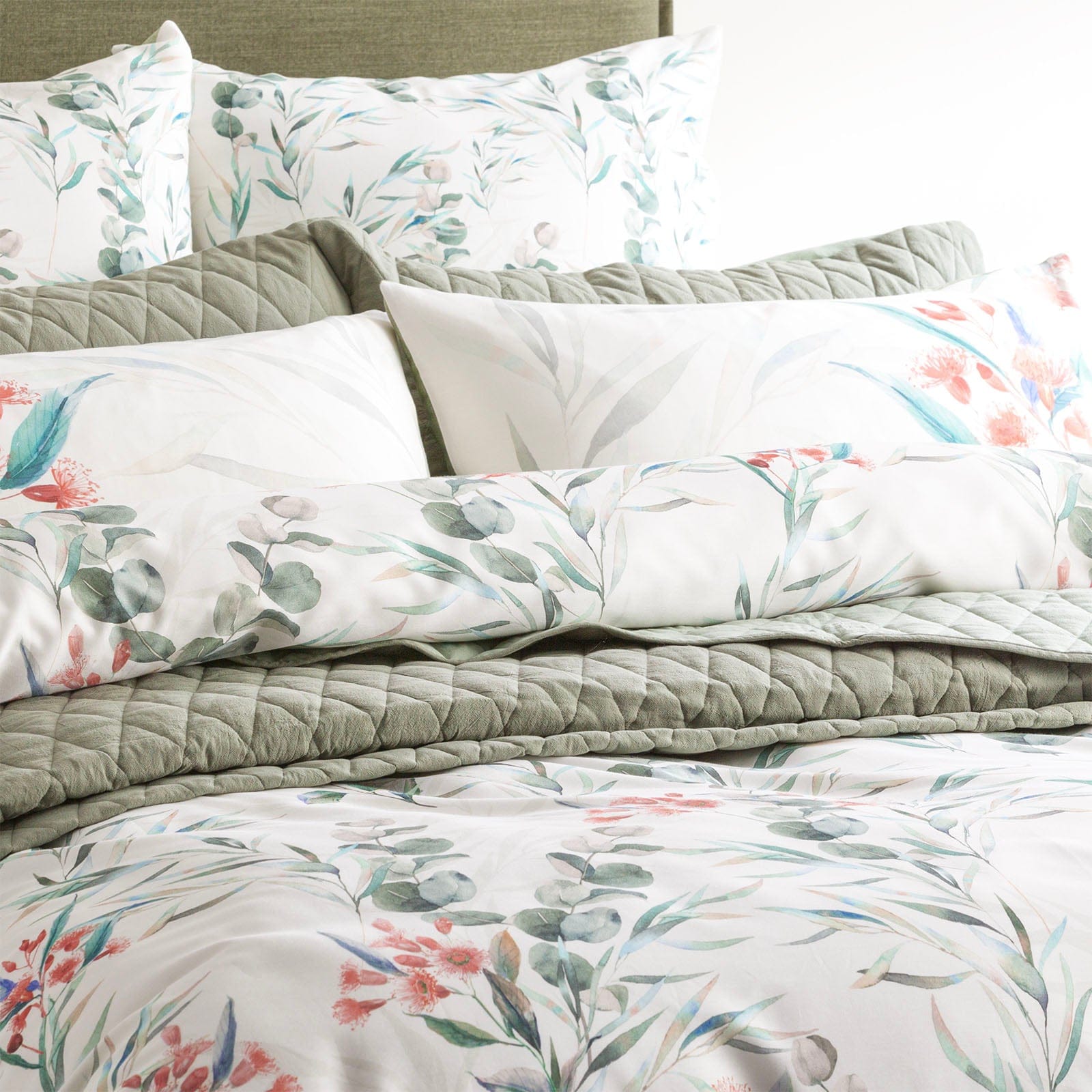 Renee Taylor Quilt Cover 300 TC Cotton Reversible Quilt cover Set - Gum Blossom