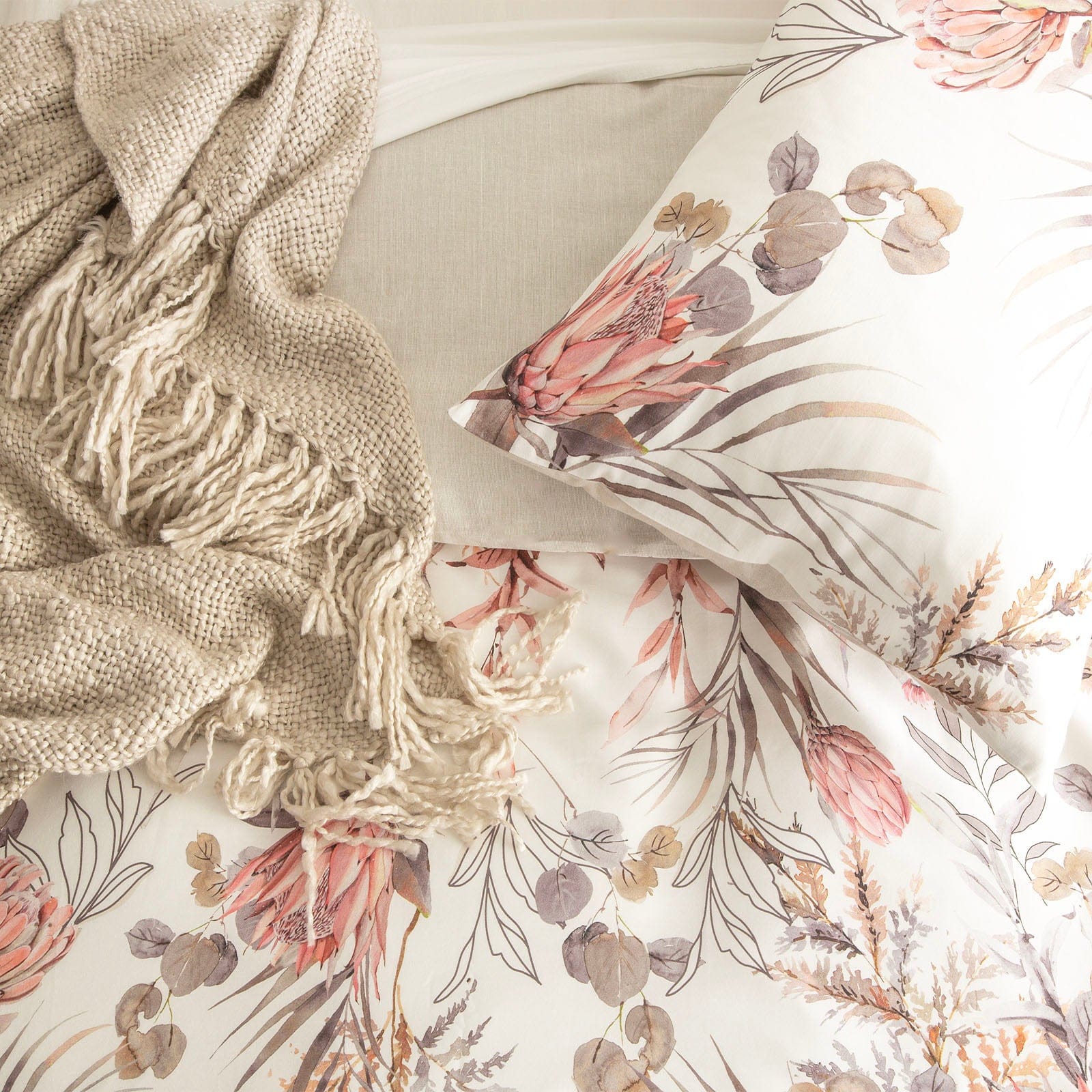 Renee Taylor Quilt Cover 300 TC Cotton Reversible Quilt cover Set - Waratah Frost