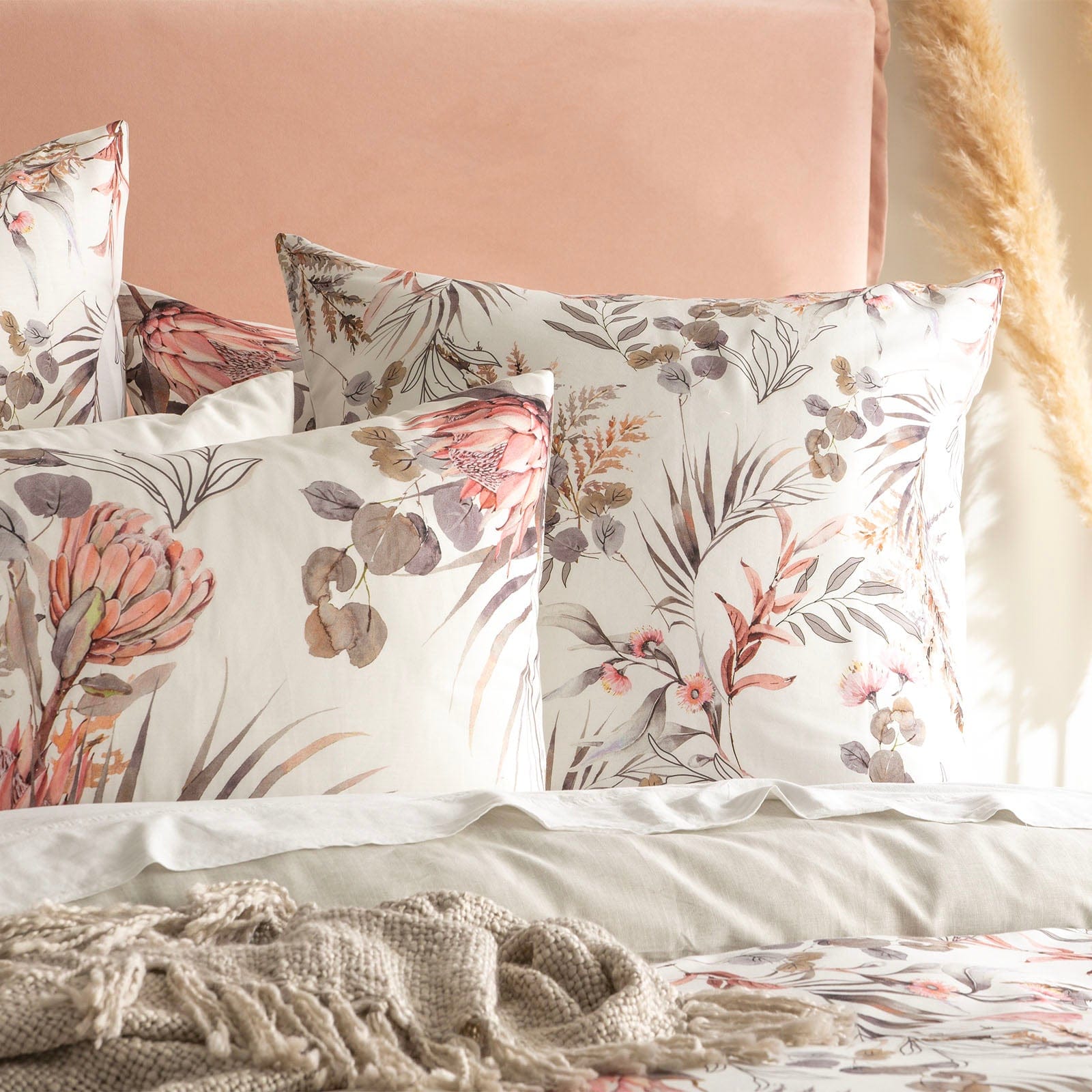 Renee Taylor Quilt Cover 300 TC Cotton Reversible Quilt cover Set - Waratah Frost