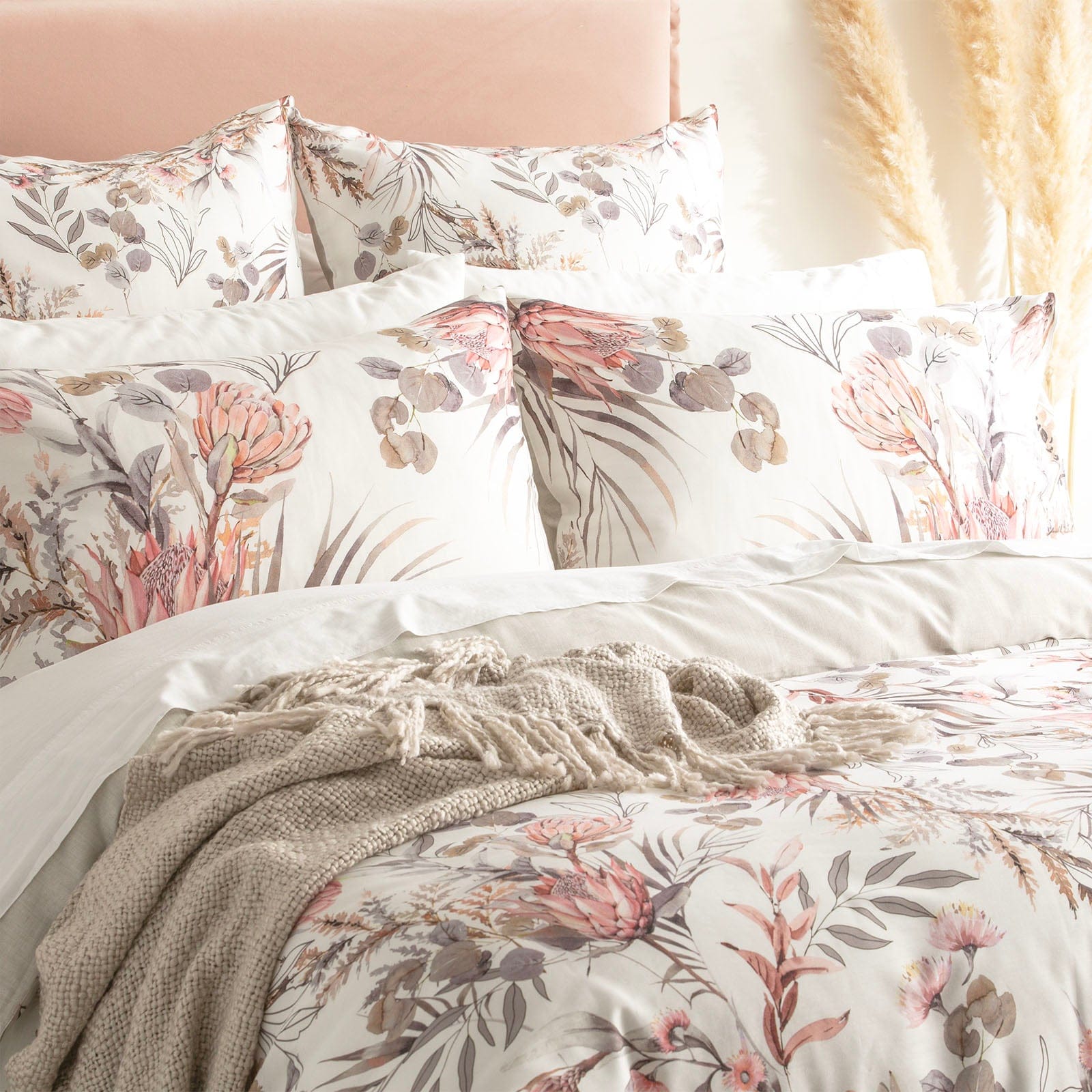 Renee Taylor Quilt Cover 300 TC Cotton Reversible Quilt cover Set - Waratah Frost