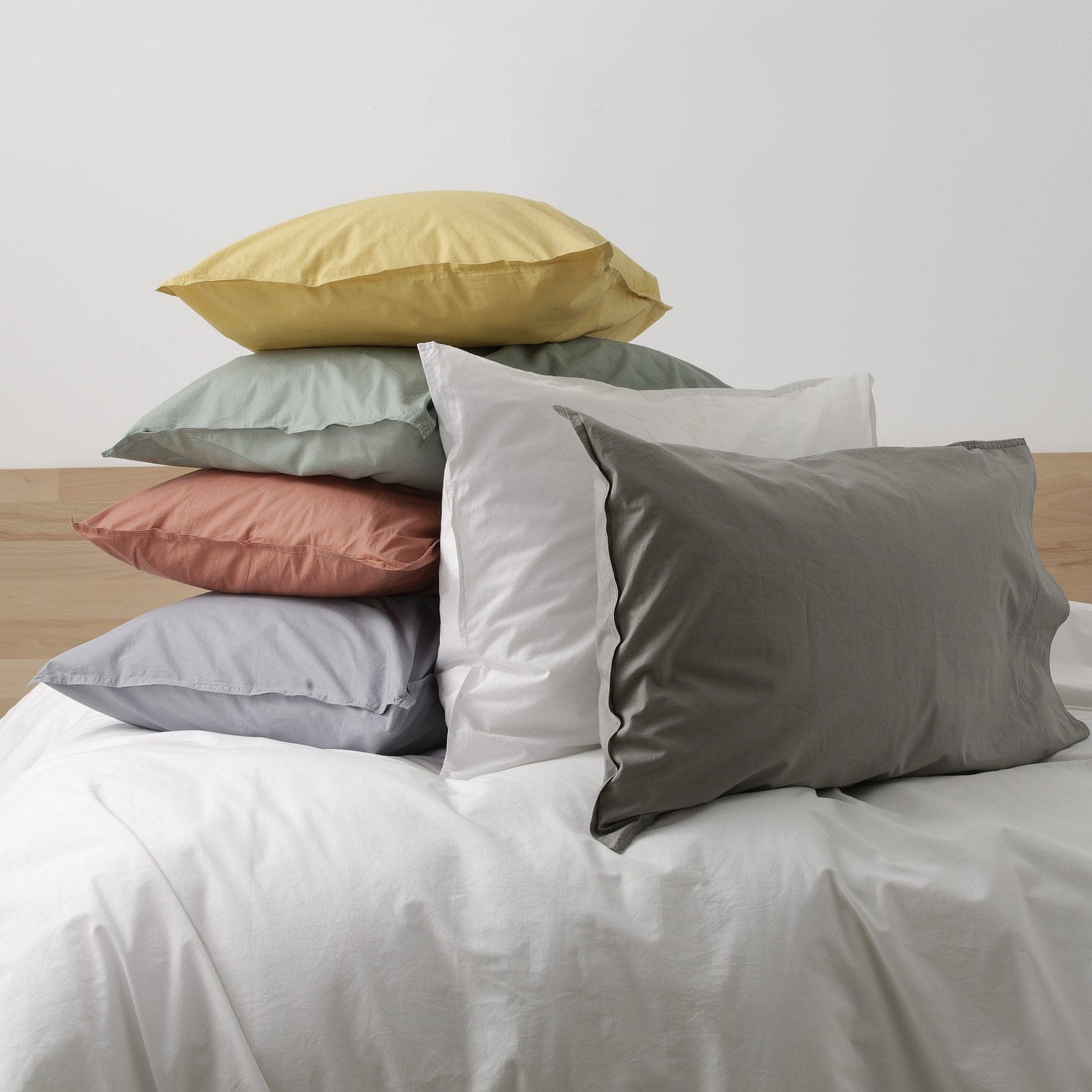 Renee Taylor Quilt Cover Lorimer 300TC Stone washed Quilt Cover Set - White