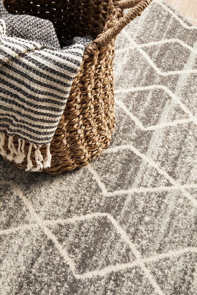 Rug Culture Rugs Evoke Remy Silver Transitional Round Rug
